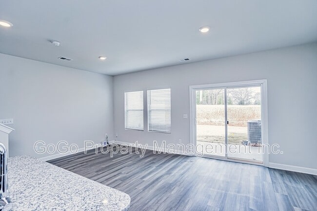 Foto del edificio - 126 Telford Dr