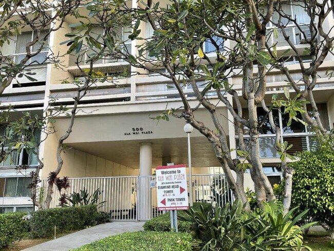 Foto del edificio - 500 University Ave