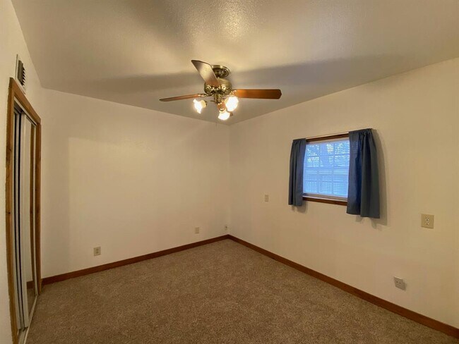 Building Photo - 104 Briar Forest Dr