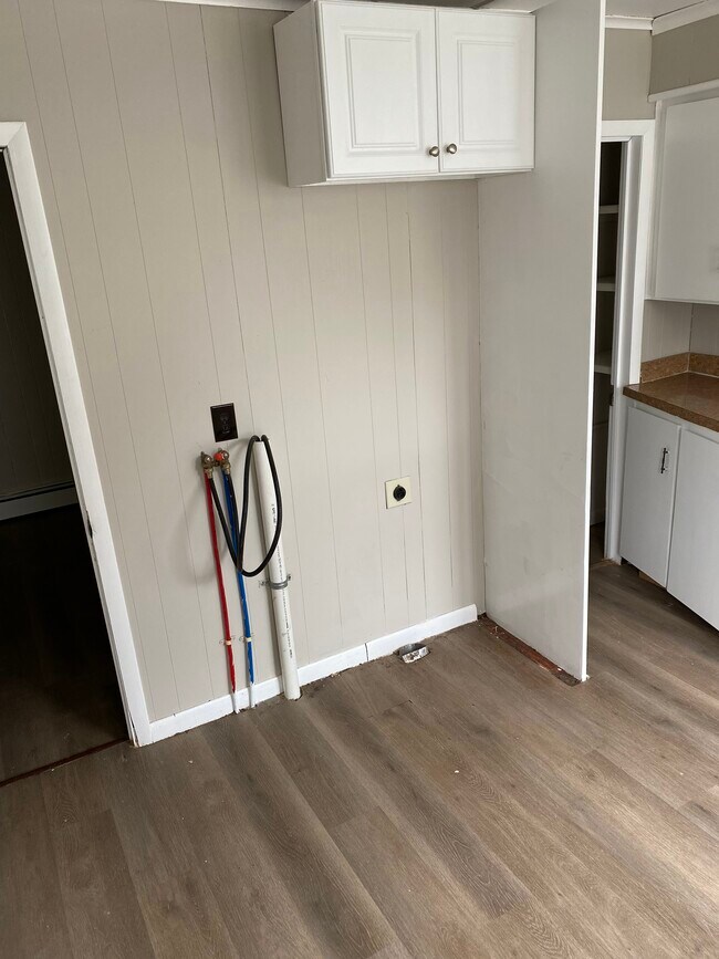 Building Photo - 608 E Elm St