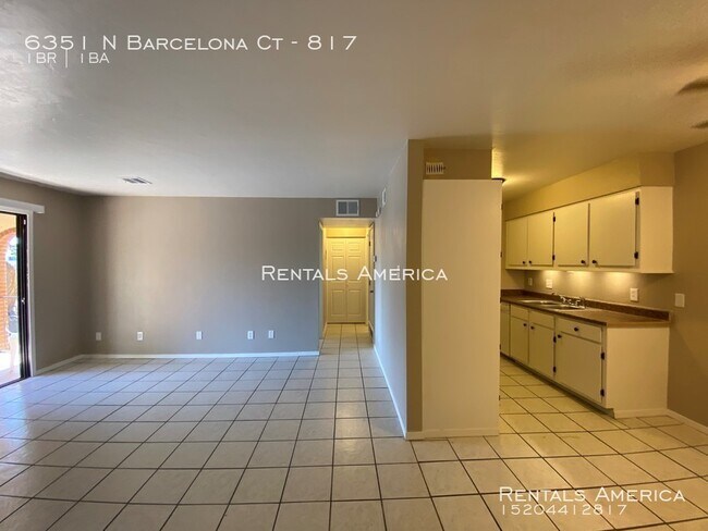 Building Photo - Newly Remodeled Condo on Oracle!