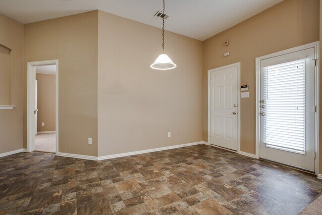 Building Photo - 125 Hickman St