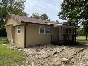 Building Photo - 895 Hollingsworth Rd Ext