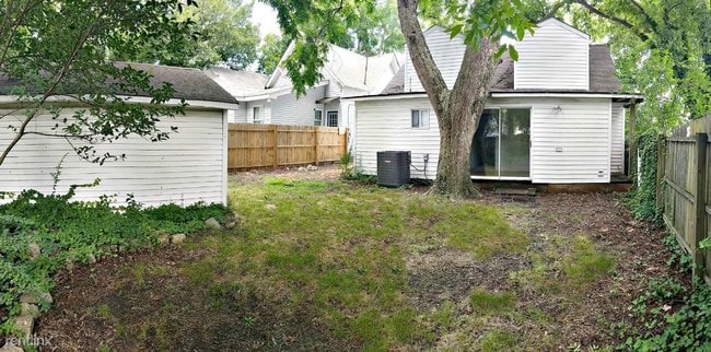 Building Photo - 862 W 46th St