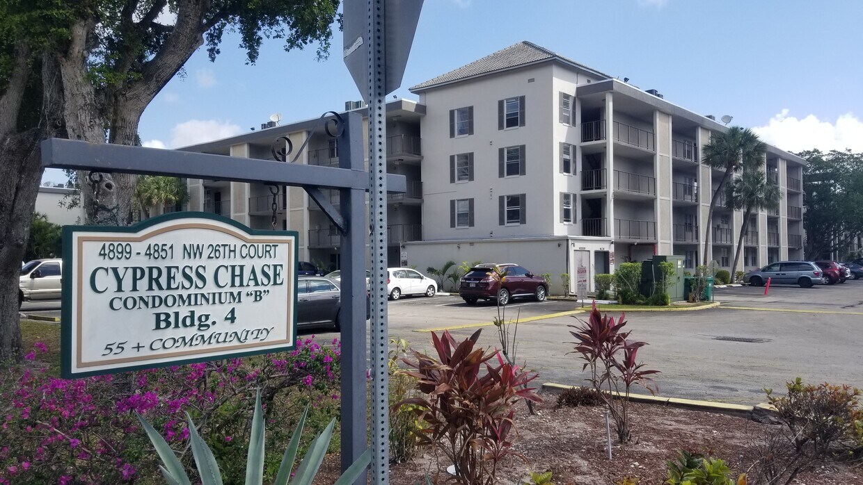 Foto del edificio - 4899 NW 26th Ct