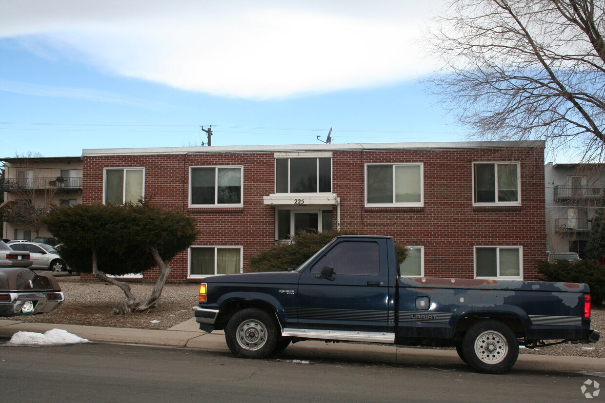 Building Photo - 225 Laurel St