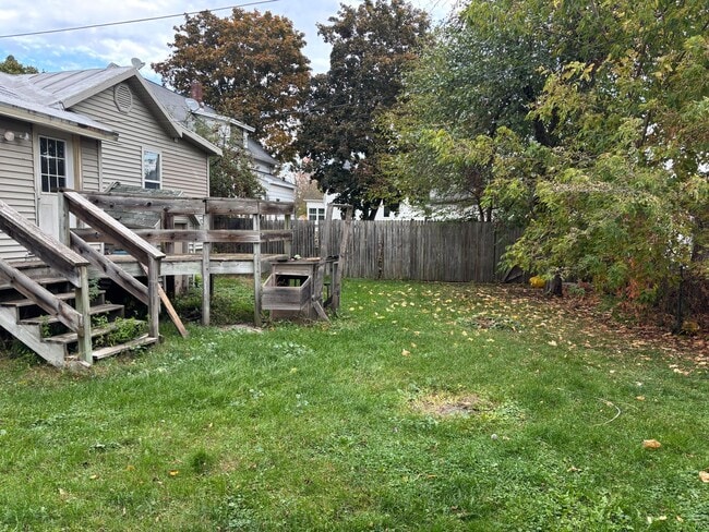 Building Photo - 2 bedroom house with garage