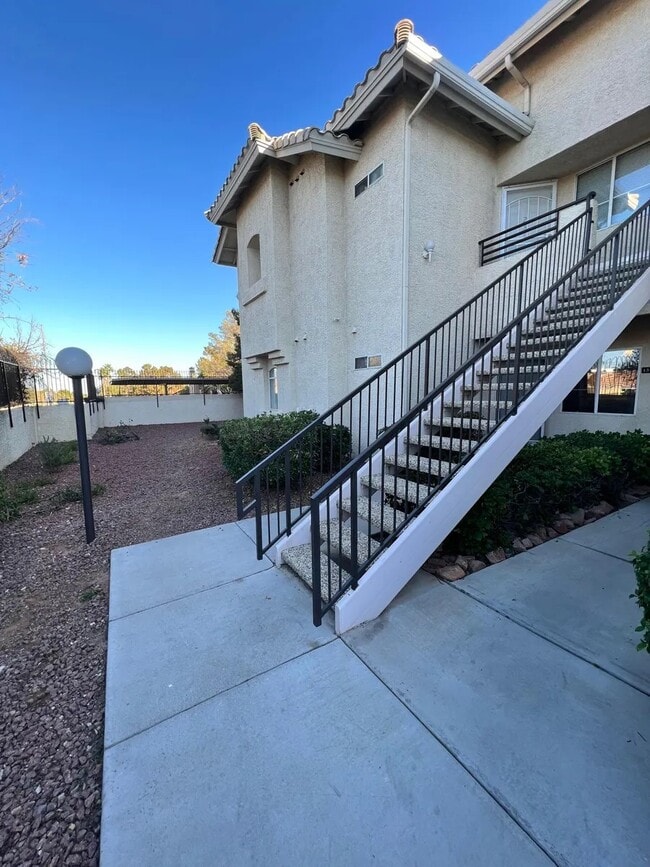 Building Photo - 3320 S Fort Apache Rd