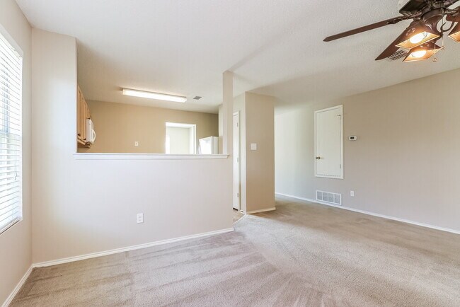 Foto del edificio - 4208 Hunters Creek Dr
