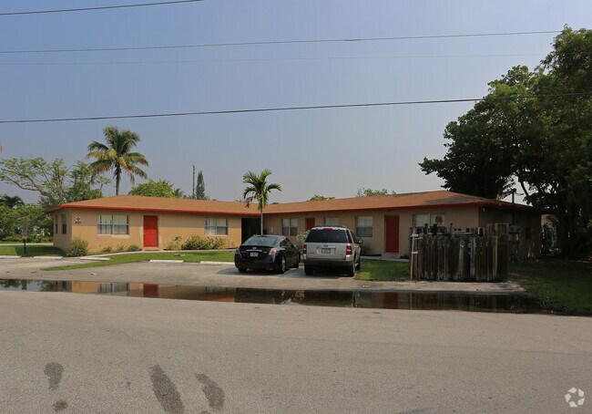 Foto del edificio - 899 NE 15th St