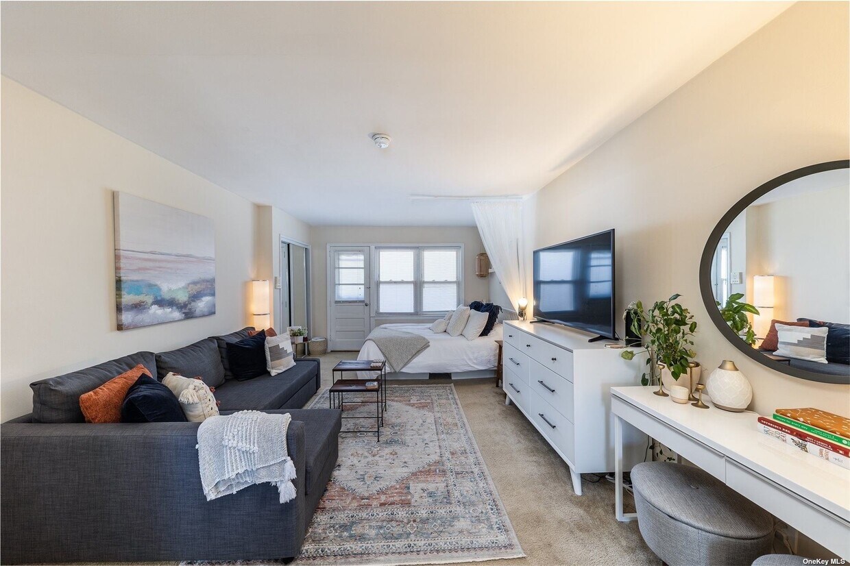 Foto principal - 319-325-325 E Broadway