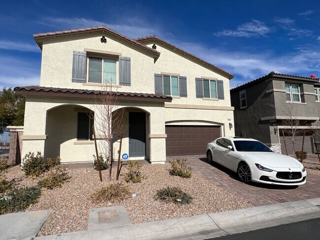 Building Photo - Remarkable 2 Story Home!