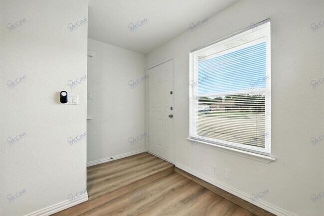 Foto del edificio - 730 Bluebonnet Dr
