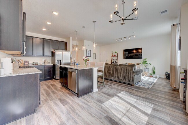 Foto del edificio - $2,415- 2 Bed, 2 Bath Ground Floor Condo w...