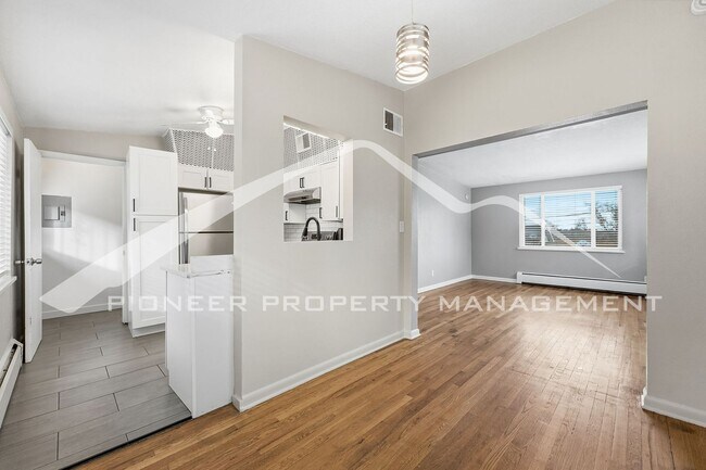 Building Photo - Charming Home with Washer/Dryer and Fenced Yard