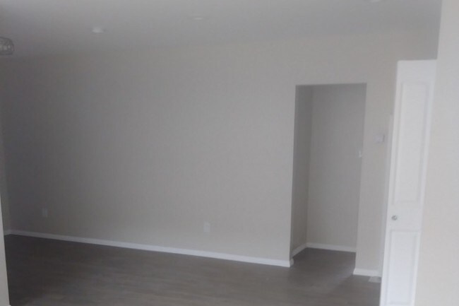 Sala de estar - 5852 David Ave