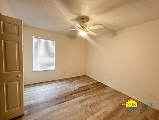 Foto del edificio - Gated Community, 2 Bedroom unit in Crestview!