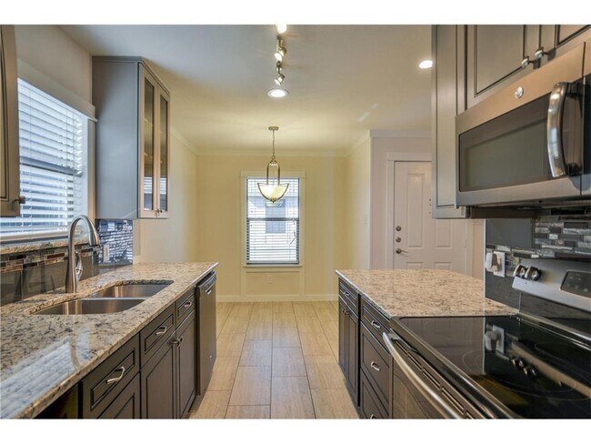 Foto del edificio - 3704 Washburn Ave