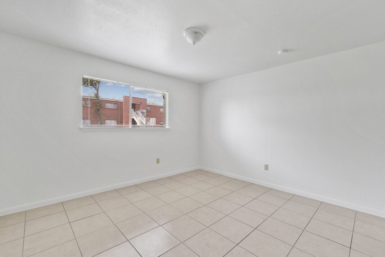Foto principal - $299 First Month's Rent