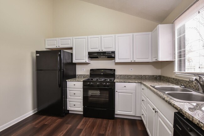Building Photo - 30W135 Wildwood Ct