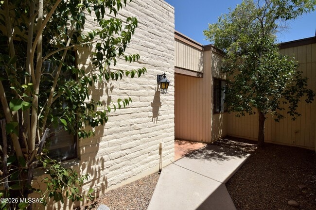 Building Photo - 5066 N Placita Del Lazo