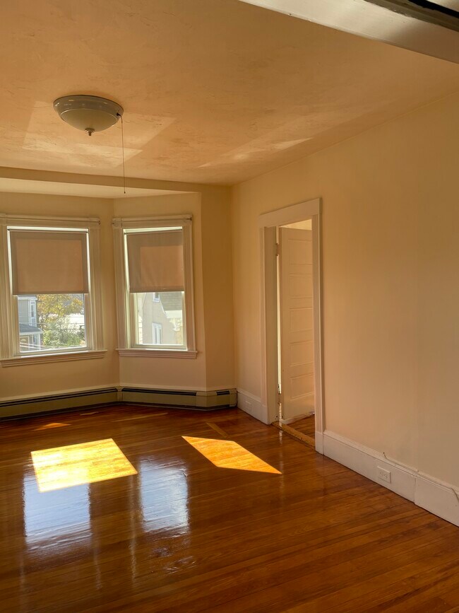 16 Maple St Unit 3, Waltham, MA 02453 16 Maple St Waltham, MA