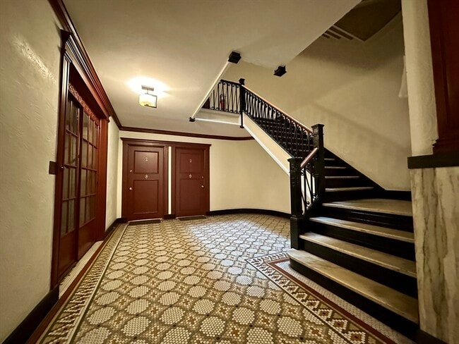 Building Photo - 462 Park Dr