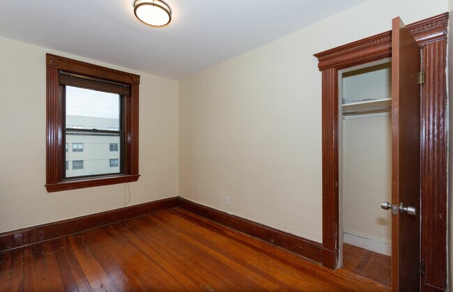 Building Photo - 55 Burbank St