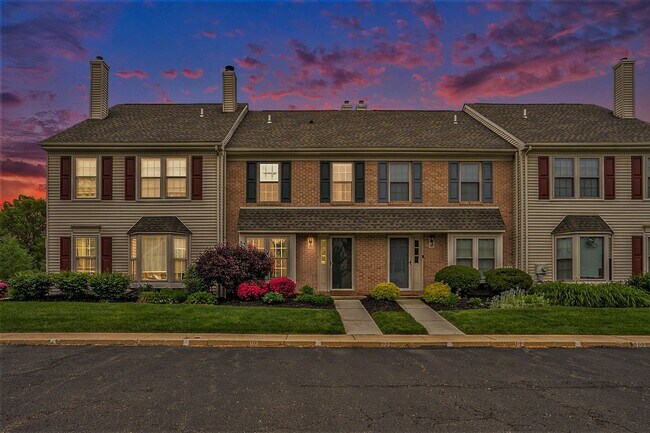 Foto del edificio - Beautiful Spacious Townhome