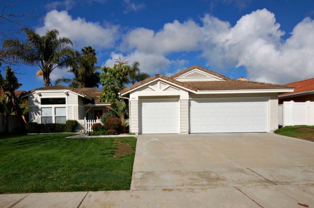 Foto principal - Spacious 4BR/2.5BA Single Level Home in Oc...