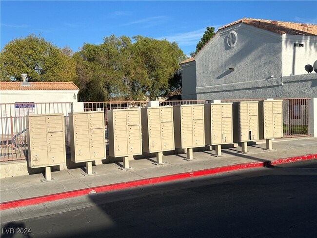 Foto del edificio - 1800 S Edmond St