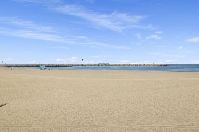 Building Photo - 4715 Ocean Front Walk