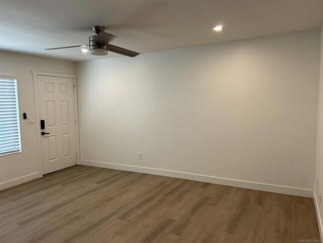 Foto del edificio - 3204 Collier Ave