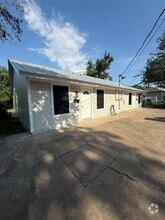 Building Photo - 304 E Hickory St