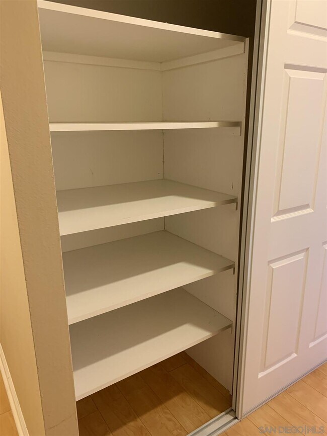 Foto del edificio - 4556 Cather Ave