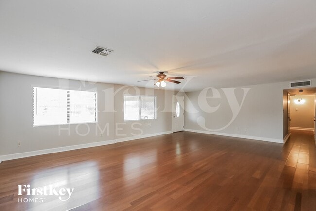 Building Photo - 3827 E Friess Dr