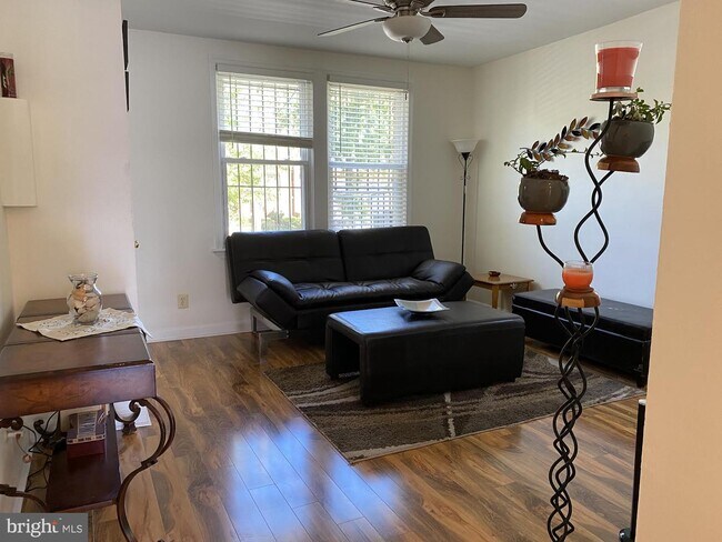 Building Photo - 409 Newcomb St SE