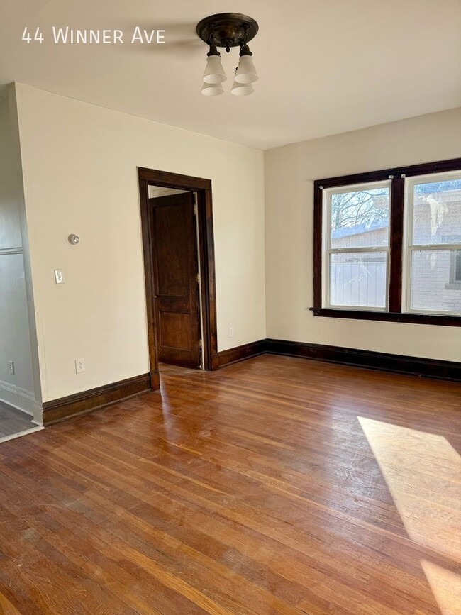Building Photo - Spacious 2 Bedroom Olde Town East