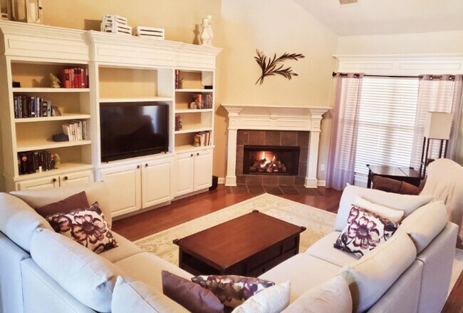 Building Photo - 263 Lake Valley Dr