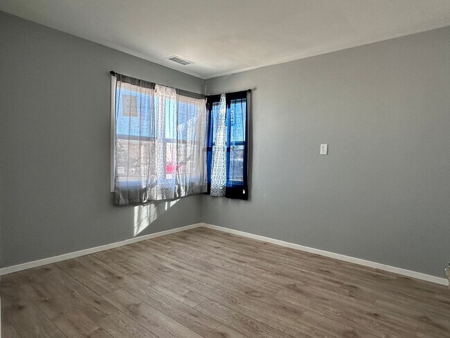 Building Photo - 739BA