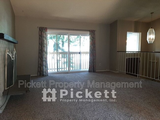 Foto del edificio - 391 NW Mosher Canyon Rd