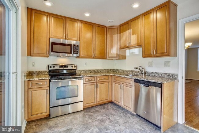 Building Photo - 501 Colecroft Ct