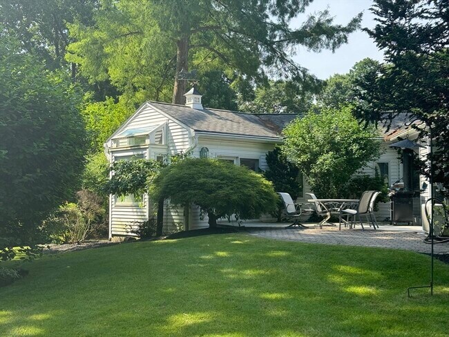 Foto del edificio - 135 Oakcrest Dr