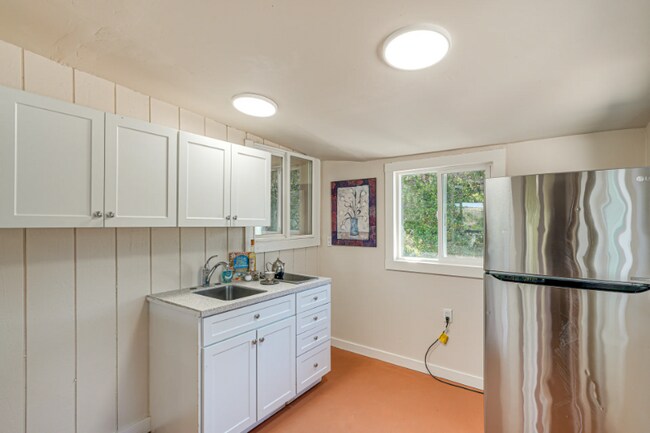 Building Photo - 43 Laureles Grade