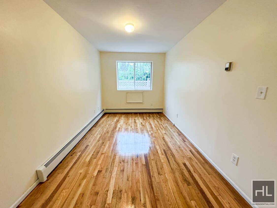 Primary Photo - 28 AVENUE