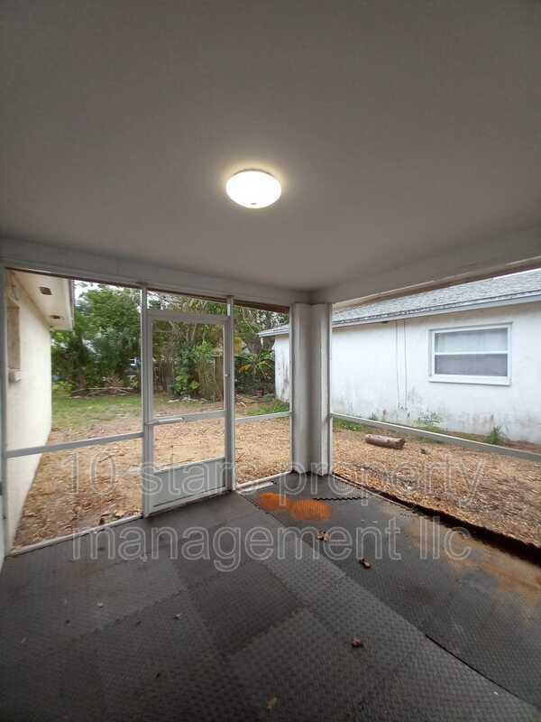 Foto del edificio - 6881 59th Way N