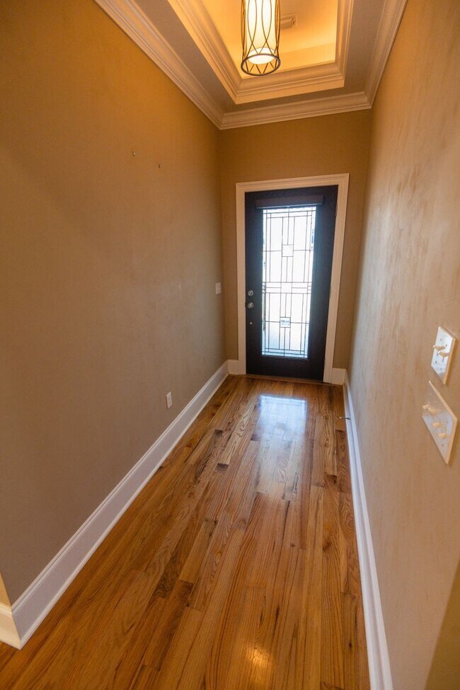 Building Photo - Beautiful Single Family Home on the NE sid...