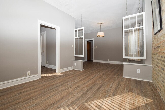 Building Photo - 5212 N Clark St