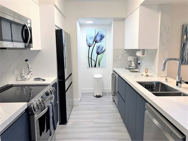 Building Photo - 2080 S Ocean Dr