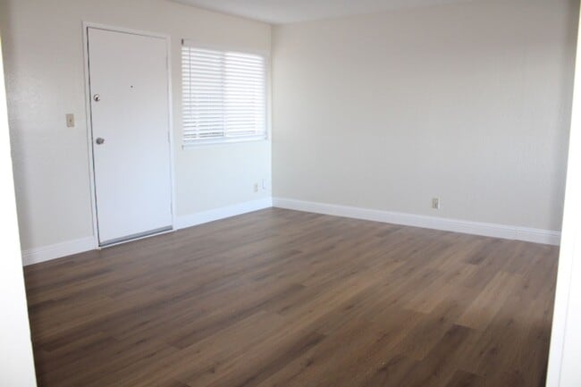 Foto del edificio - 5234 Sacramento Ave